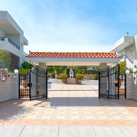 Pantelis With Private Pool Ретимно